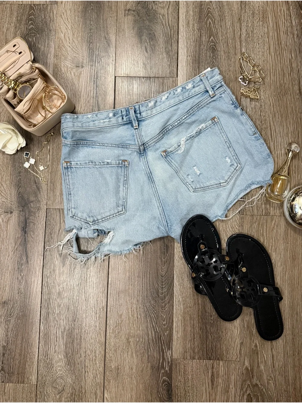 AGOLDE Los Angeles Premium Distressed Denim Shorts Size 28